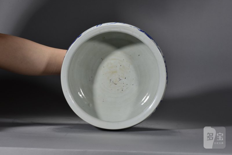 清康熙 青花釉里红双龙戏珠纹三足炉 - 图5